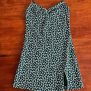 Princess Polly forest green mini dress small slit on the side. Size 0.